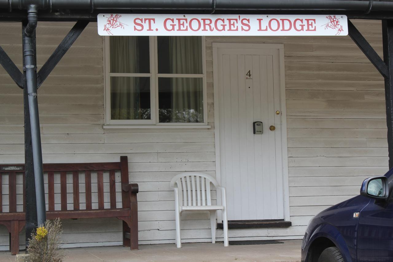 St George's Lodge, Bisley Brookwood Eksteriør billede