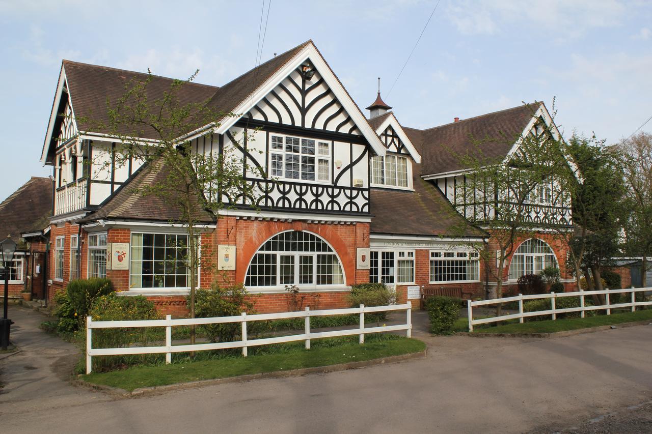 St George's Lodge, Bisley Brookwood Eksteriør billede